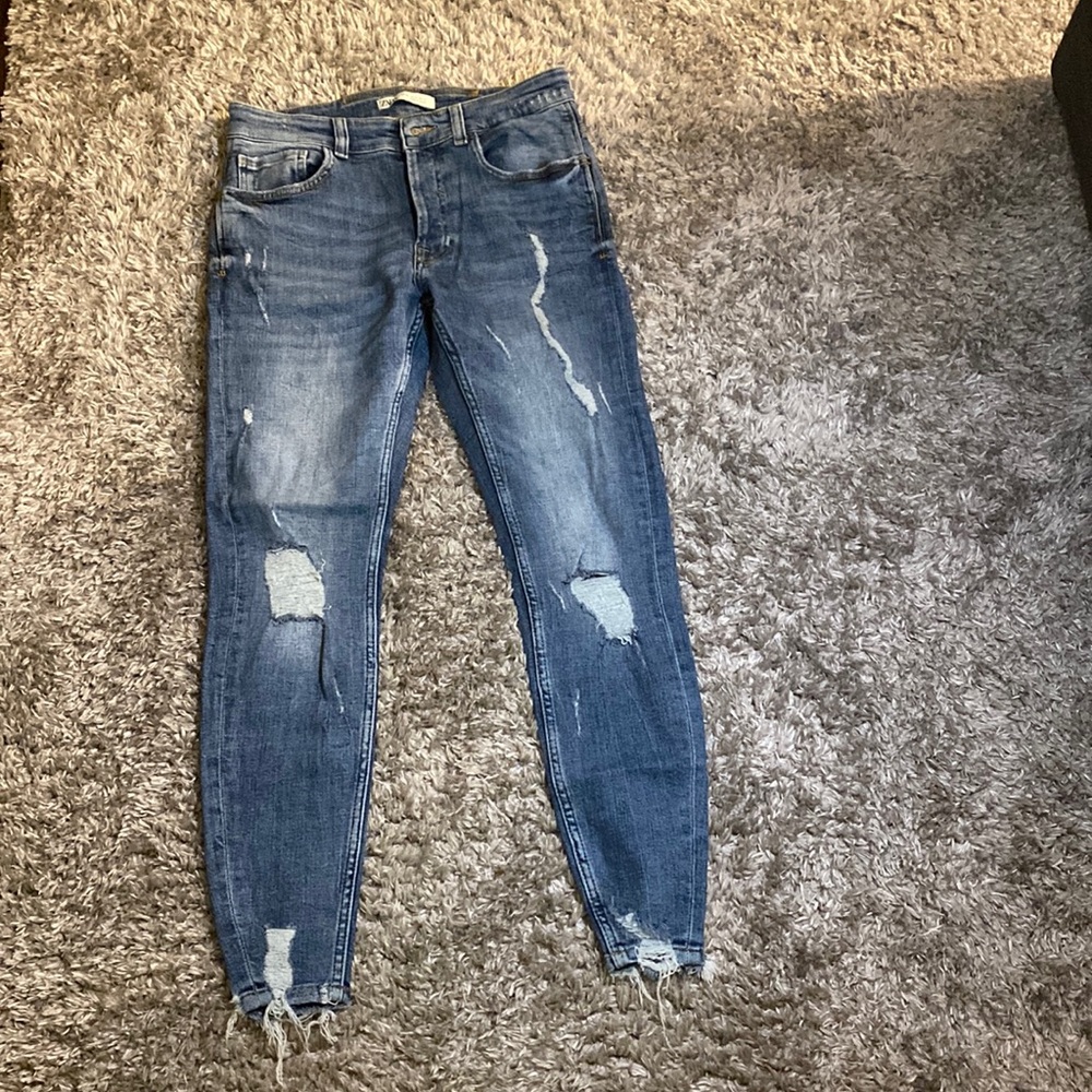 Zara Ripped Skinny Jeans. Size 31 Waist. Great condition. Like new.
